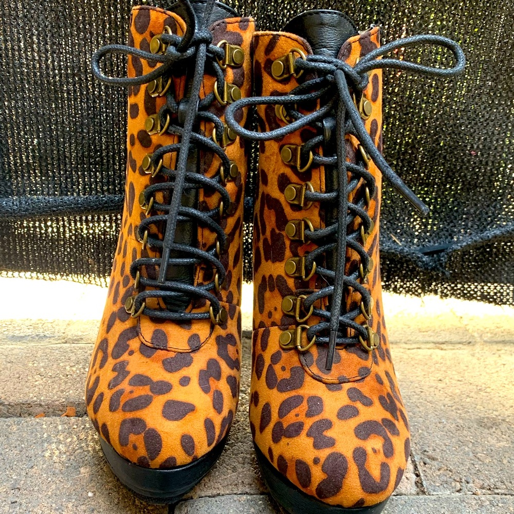 Animal print cheetah heels size 8